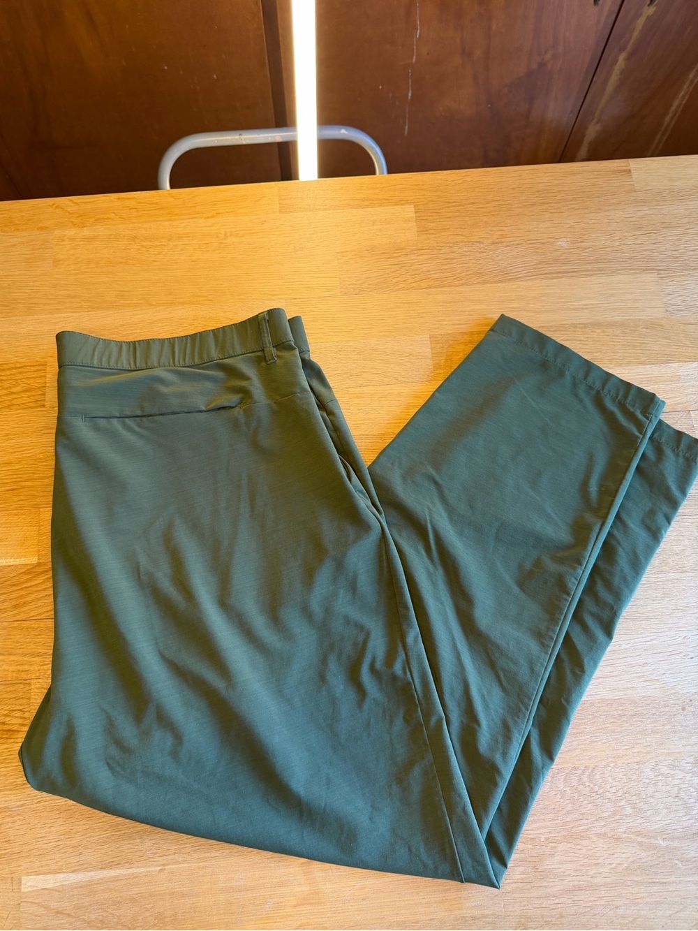 Fabletics Men’s Olive Green Lightweight Pant size XXL